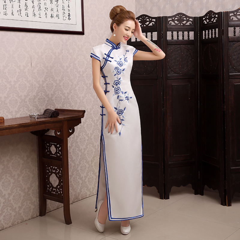 旗袍禮儀服裝長款白色藍(lán)花服裝